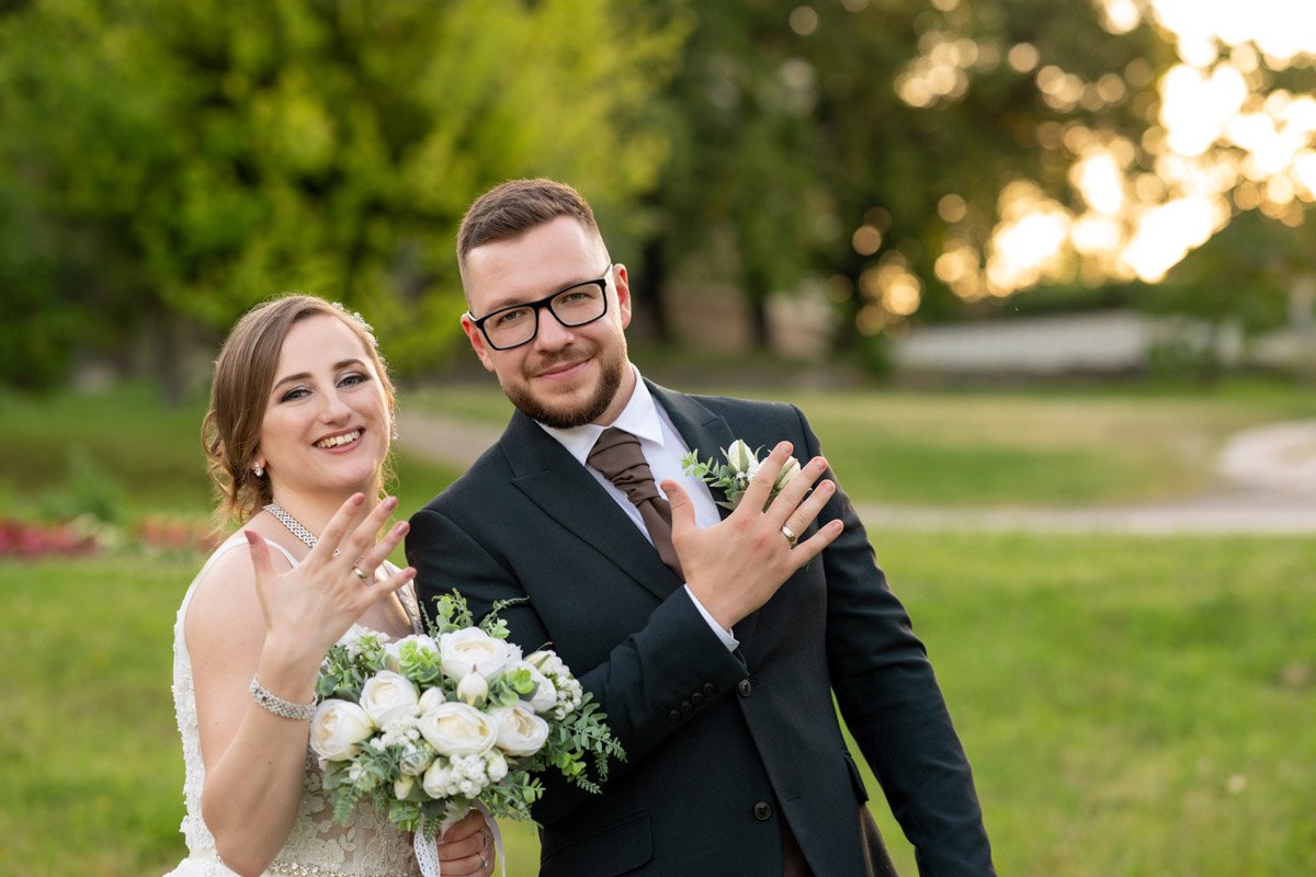 Melinda és Béla friss házasként a miskolci esküvő után